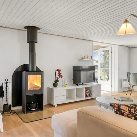 Mynthe - 400m From The Sea By Interhome